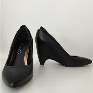 ON HOLD — Kenneth Cole Collection Size 8 Heels